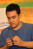 Aamir KHan meet Tata Tea-3 Idiots contest winners - inditop.com 6