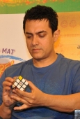 Aamir KHan meet Tata Tea-3 Idiots contest winners - inditop.com 7