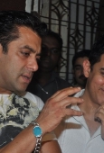 Aamir Khan, Karishma, Sonakshi watch Dabangg with Salman Khan - inditop.com16