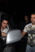 Aamir Khan, Karishma, Sonakshi watch Dabangg with Salman Khan - inditop.com28