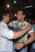 Aamir Khan, Karishma, Sonakshi watch Dabangg with Salman Khan - inditop.com43