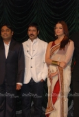 Aishwarya & Abhishek Bachchan at Raavan music launch - inditop.com 4