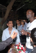 Akon records with Aadesh Shrivastava - inditop.com 5