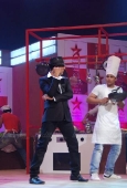 Akshay Kumar at Master Chef  Indian on location - inditop.com3