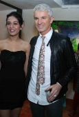 Amrita Rao & Baz Lurhman at Vincent Painting Exhibition - inditop.com 1