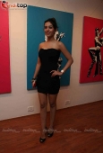 Amrita Rao & Baz Lurhman at Vincent Painting Exhibition - inditop.com 5