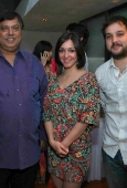 Amrita Rao & Baz Lurhman at Vincent Painting Exhibition - inditop.com 6