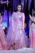 Ayesha Takia & Mugdha walks the ramp on final day of IIJW - inditop.com