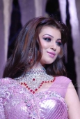 Ayesha Takia & Mugdha walks the ramp on final day of IIJW - inditop.com14