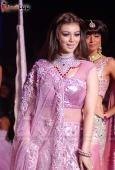 Ayesha Takia & Mugdha walks the ramp on final day of IIJW - inditop.com26