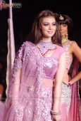 Ayesha Takia & Mugdha walks the ramp on final day of IIJW - inditop.com27