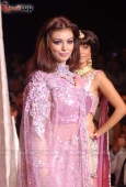 Ayesha Takia & Mugdha walks the ramp on final day of IIJW - inditop.com28