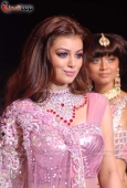 Ayesha Takia & Mugdha walks the ramp on final day of IIJW - inditop.com29