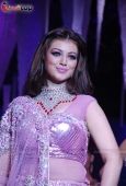 Ayesha Takia & Mugdha walks the ramp on final day of IIJW - inditop.com9