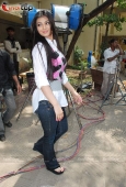 Beautiful Ayesha Takia and Shahid on location of film Pathshala - inditop.com 