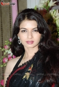 Bhagyashree at art gallery owner Usha Aggarwal son engagement - inditop.com8