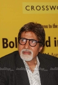 Big B launches Bollywood in posters book - inditop.com