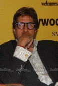 Big B launches Bollywood in posters book - inditop.com4