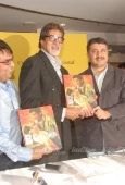 Big B launches Bollywood in posters book - inditop.com7