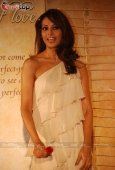 Bipasha Basu promotes Valentine Gilli collelction - inditop.com 22