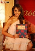 Bipasha Basu promotes Valentine Gilli collelction - inditop.com 24