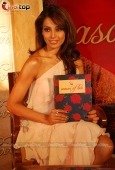 Bipasha Basu promotes Valentine Gilli collelction - inditop.com 25