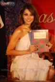 Bipasha Basu promotes Valentine Gilli collelction - inditop.com 28