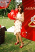 Bipasha Basu promotes Valentine Gilli collelction - inditop.com 3