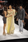 Bipasha Basu sizzles the ramp for RockyS with Queenie - inditop.com 10