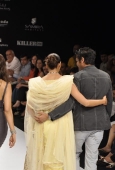 Bipasha Basu sizzles the ramp for RockyS with Queenie - inditop.com 11