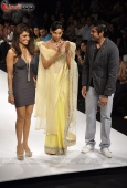 Bipasha Basu sizzles the ramp for RockyS with Queenie - inditop.com 8