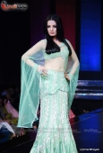 Celina, Monica Bedi walks the ramp for top designers Nisha Sagar, Archana Kocchar - inditop.com 13