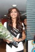 Cute Sonam Kapoor at Radio City - inditop.com1