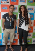 Cute Sonam Kapoor at Radio City - inditop.com11