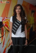 Cute Sonam Kapoor at Radio City - inditop.com14