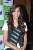 Cute Sonam Kapoor at Radio City - inditop.com19