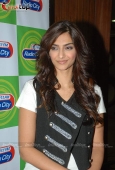 Cute Sonam Kapoor at Radio City - inditop.com21