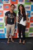 Cute Sonam Kapoor at Radio City - inditop.com9