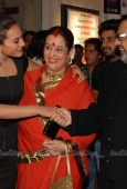 Daughter of Shatrughan Sinha, Sonakshi Sinha, Hema, Rekha at Saadiyan film premiere - inditop.com 1