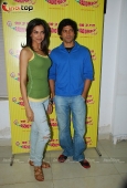 Deepika Padukone and Farhan promote KCK on Radio Mirchi - inditop.com 2