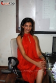 Deepika Padukone launches Yahoo.com new look 3