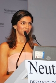 Deepika Padukone to endorse Neutrogena Products - inditop.com 6