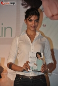 Deepika Padukone unveils Namita Jain Jaldi Fit Book - inditop.com21