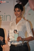 Deepika Padukone unveils Namita Jain Jaldi Fit Book - inditop.com23