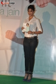 Deepika Padukone unveils Namita Jain Jaldi Fit Book - inditop.com24