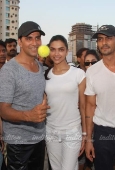 Deepika padukone, Jiah Khan, Akshay Kumar & other cast at Housefull cricket match - inditop.com 36