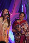 Dia Mirza at GR 8 Women Awards - inditop.com 16