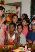 Dia Mirza spends time with NGO Children Toy Foundation - inditop.com 10