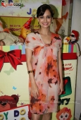 Dia Mirza spends time with NGO Children Toy Foundation - inditop.com 15