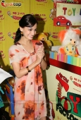 Dia Mirza spends time with NGO Children Toy Foundation - inditop.com 9